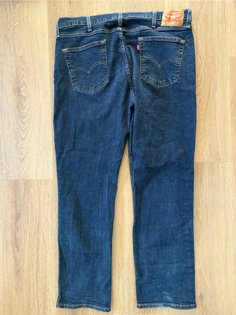 5 jeans for 1 price.  Waist size 40, length size range 30-32.